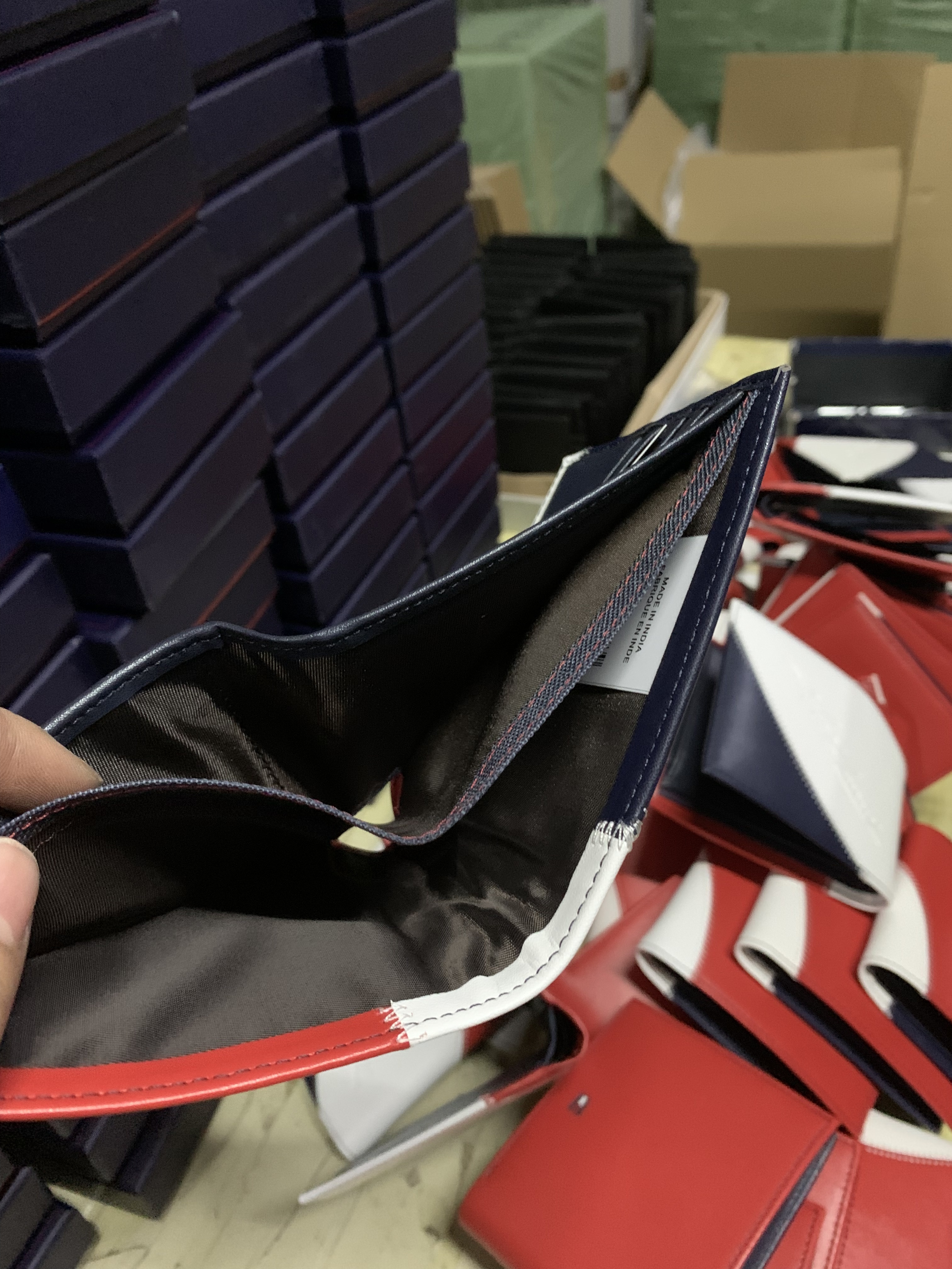 HDA7063 TOMMY wallet gallery