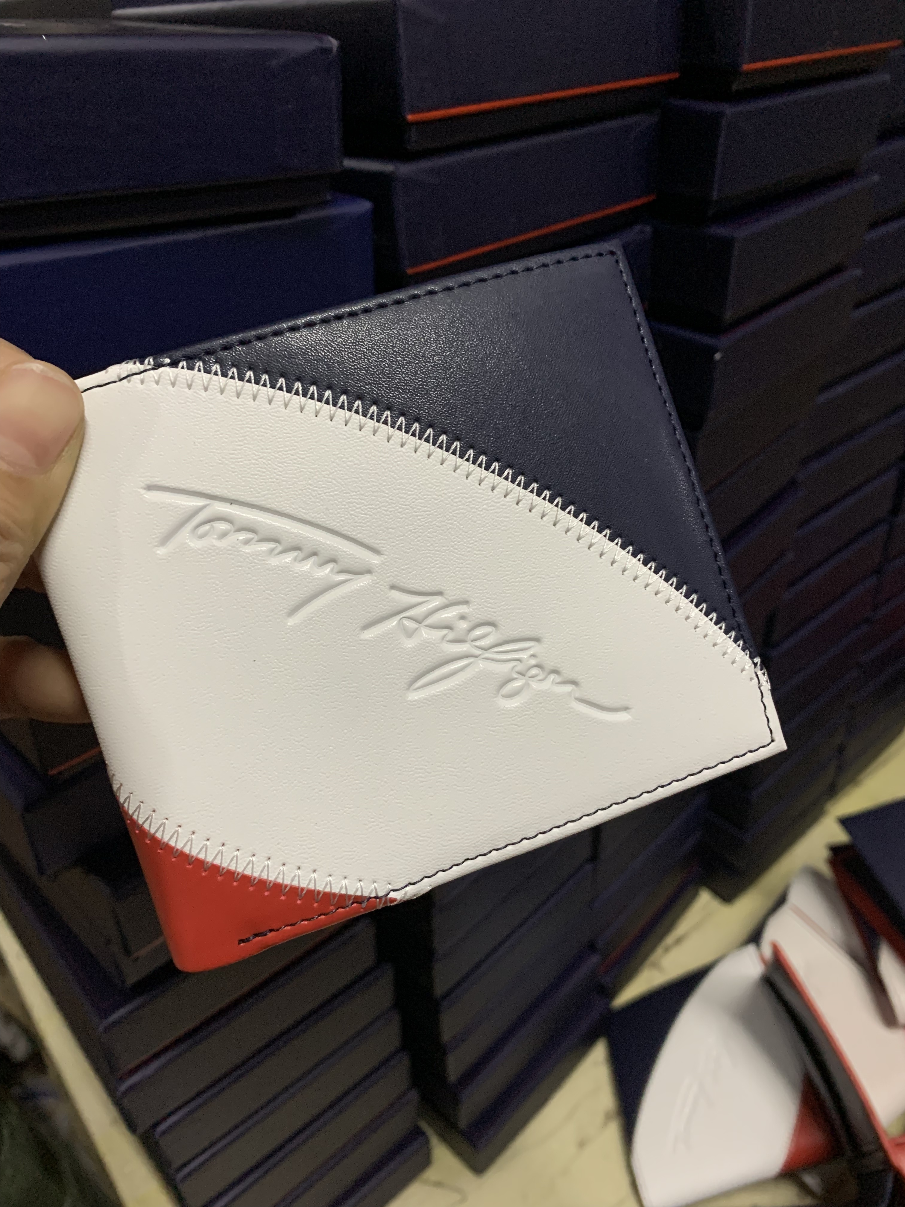 HDA7063 TOMMY wallet gallery
