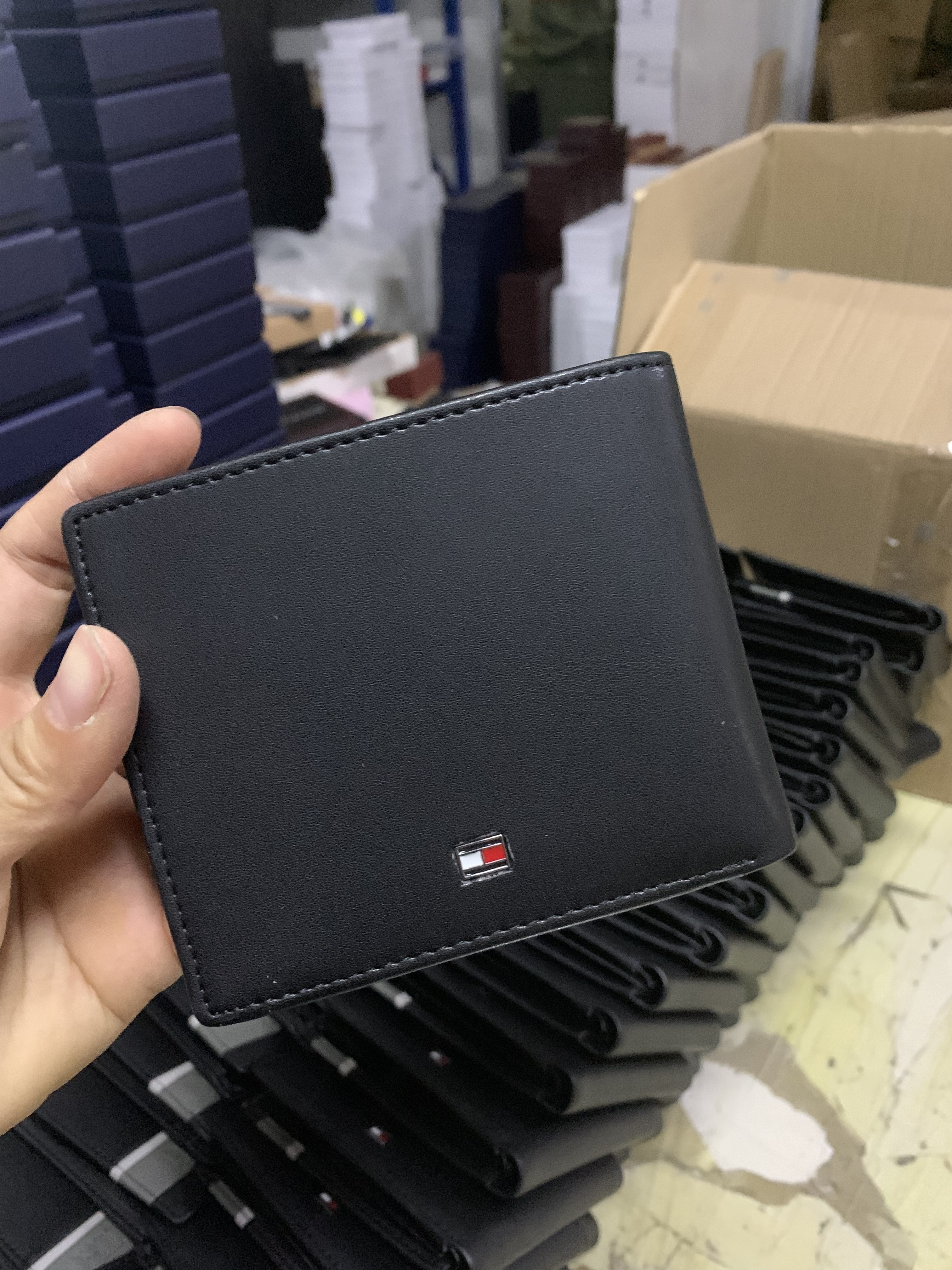 HDA7064 TOMMY wallet gallery