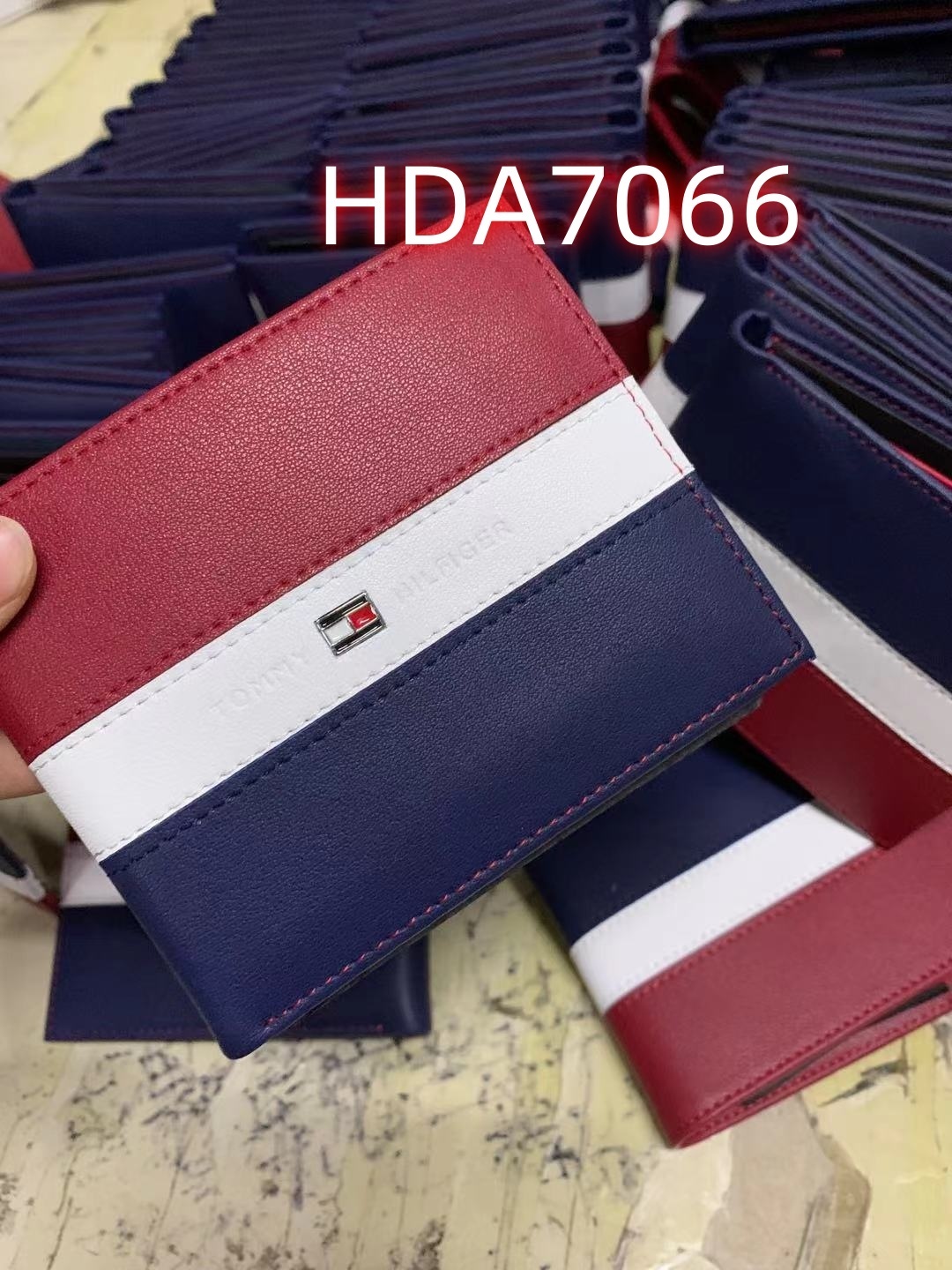 HDA7066 TOMMY wallet gallery