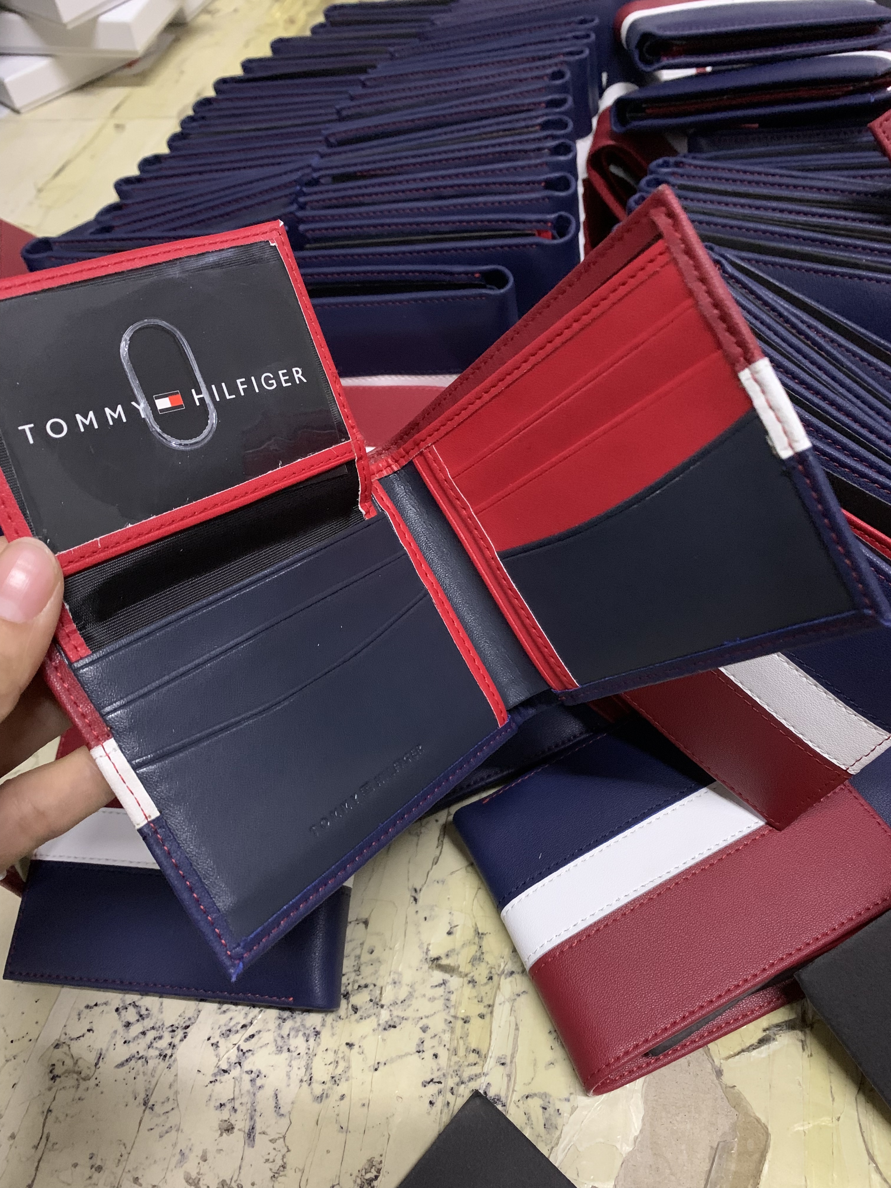 HDA7066 TOMMY wallet gallery
