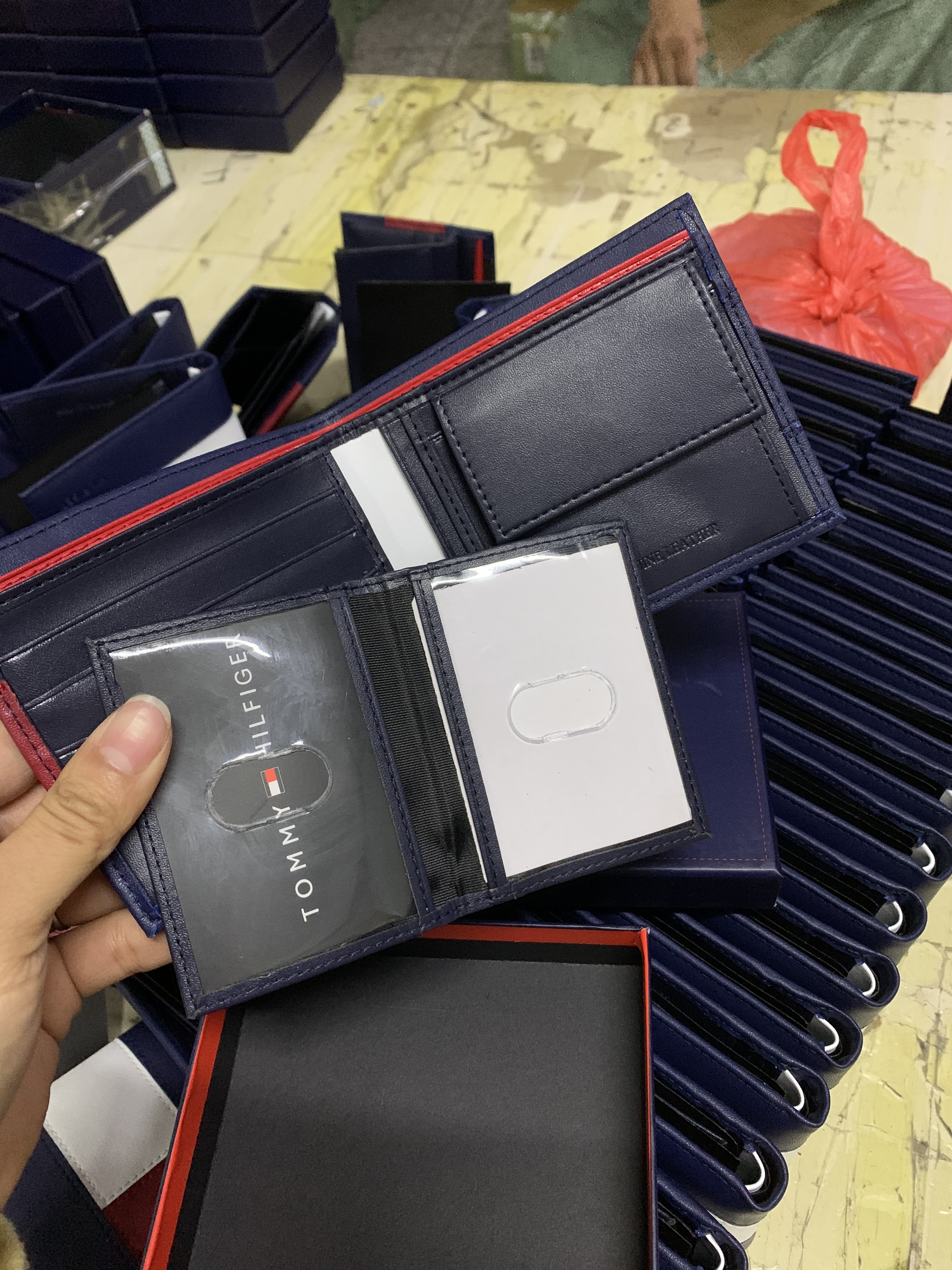 HDA7067 TOMMY wallet gallery
