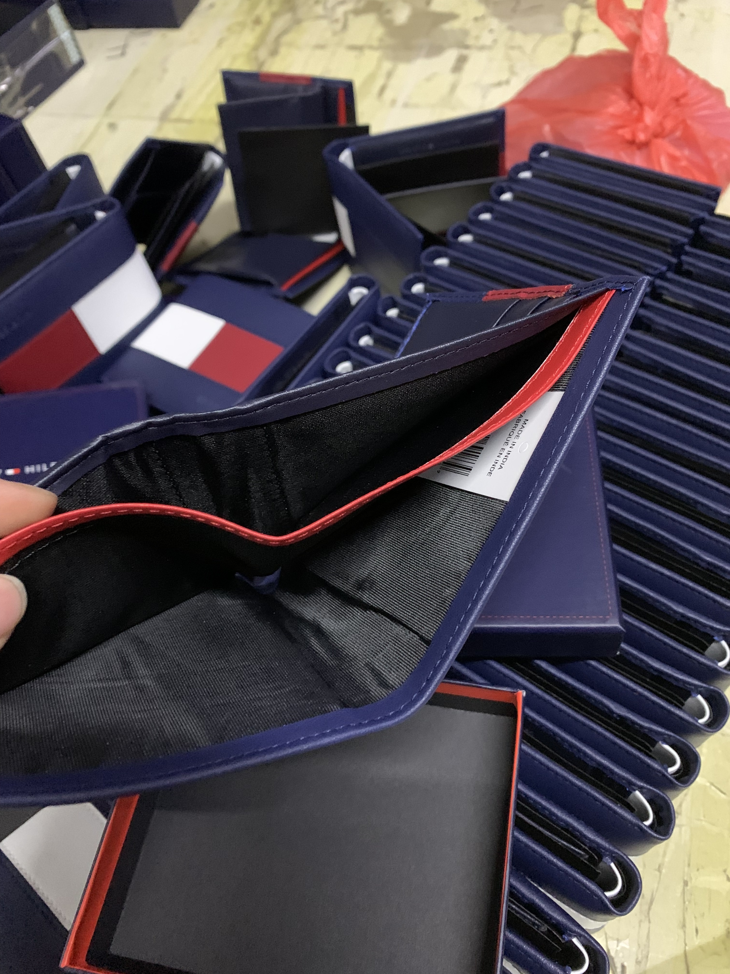 HDA7067 TOMMY wallet gallery