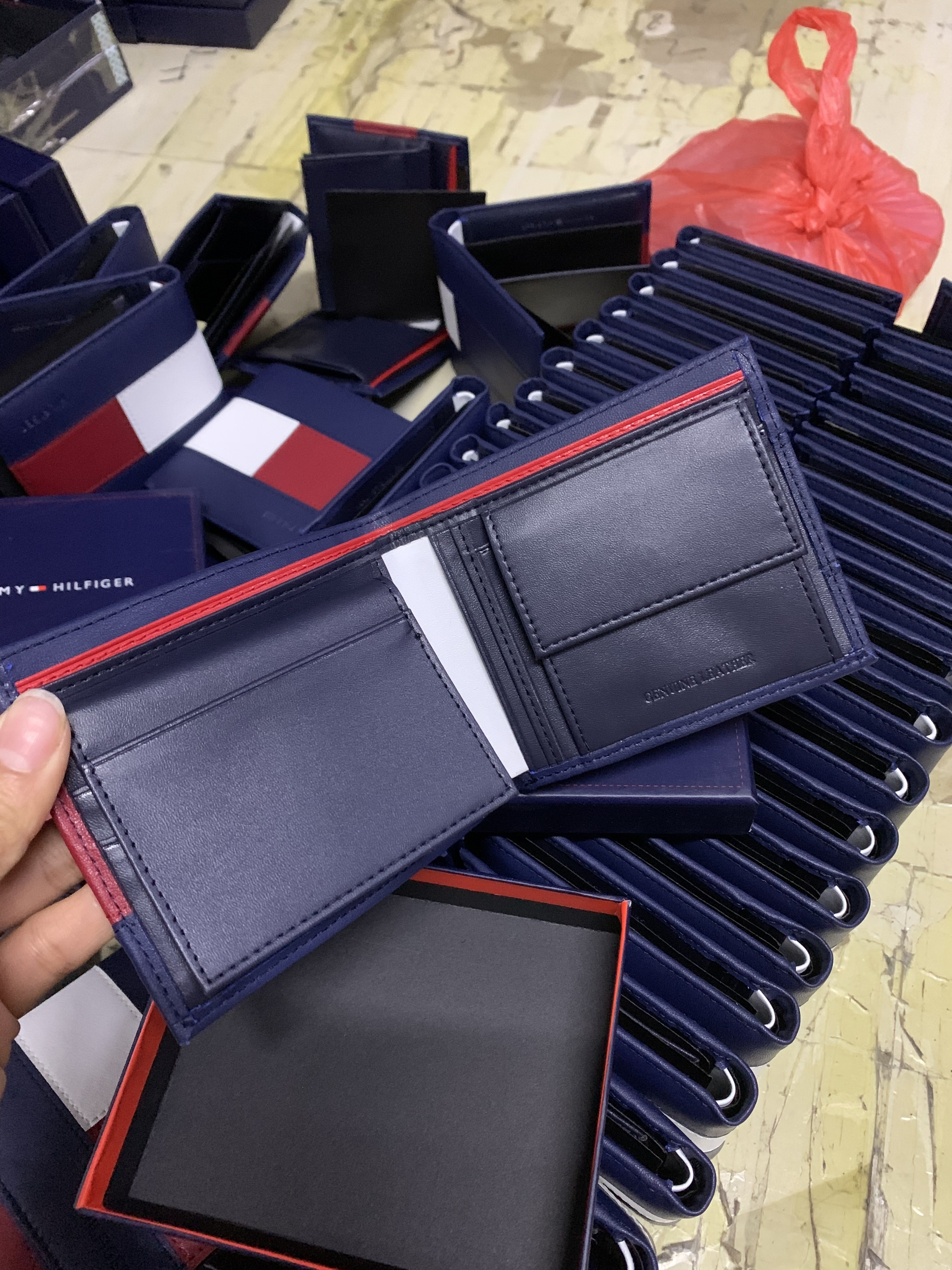 HDA7067 TOMMY wallet gallery