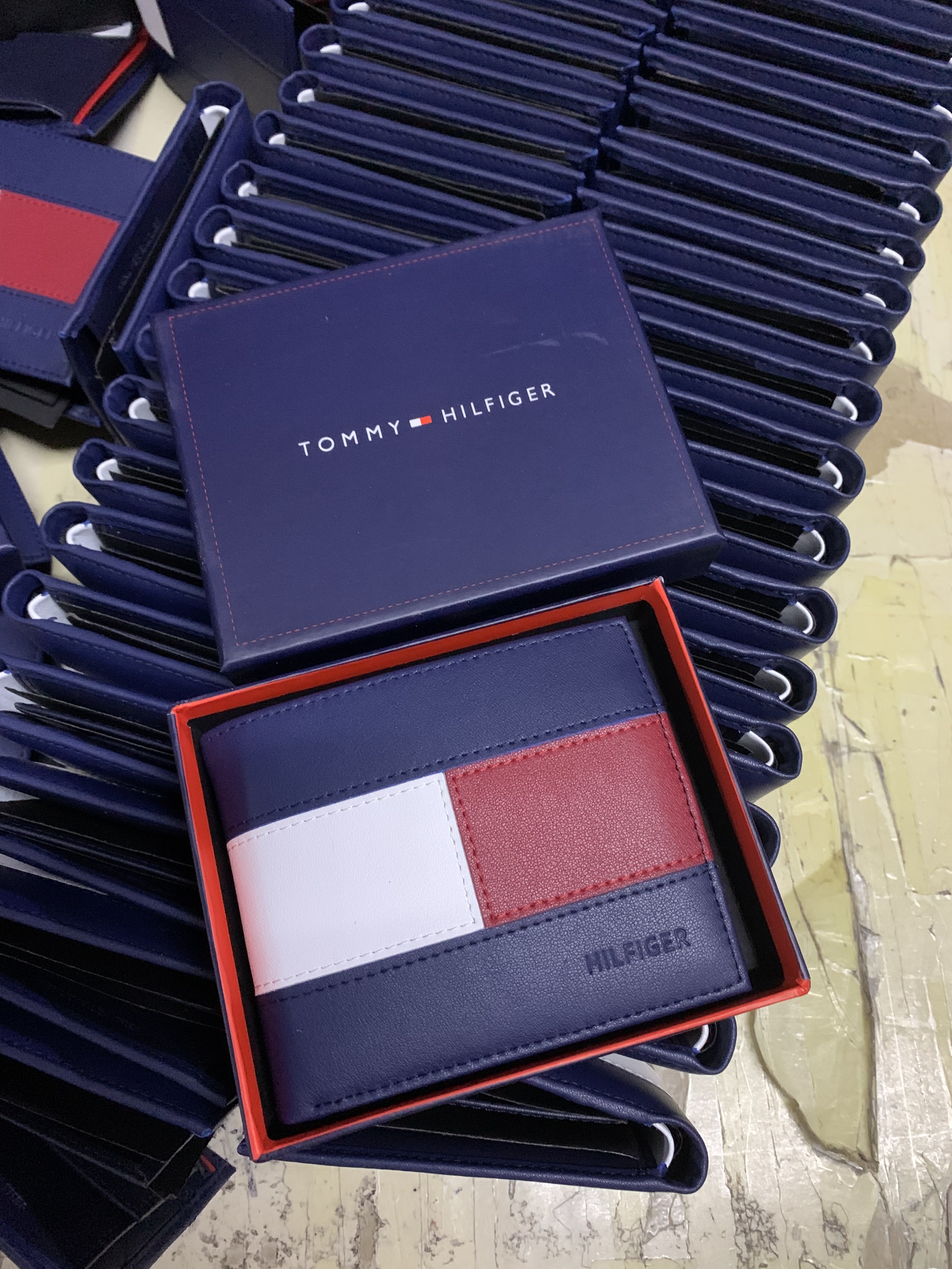 HDA7067 TOMMY wallet gallery