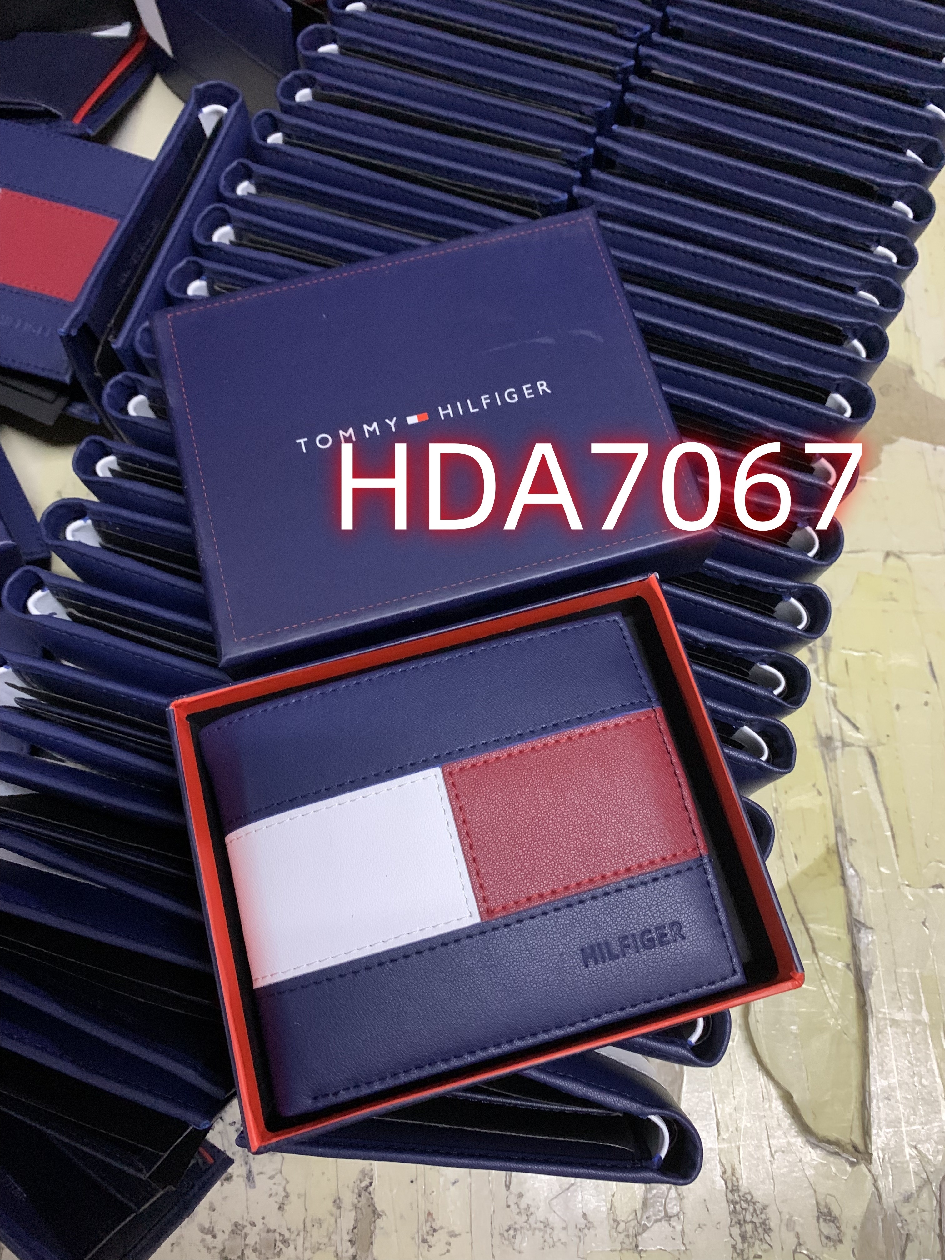 HDA7067 TOMMY wallet gallery