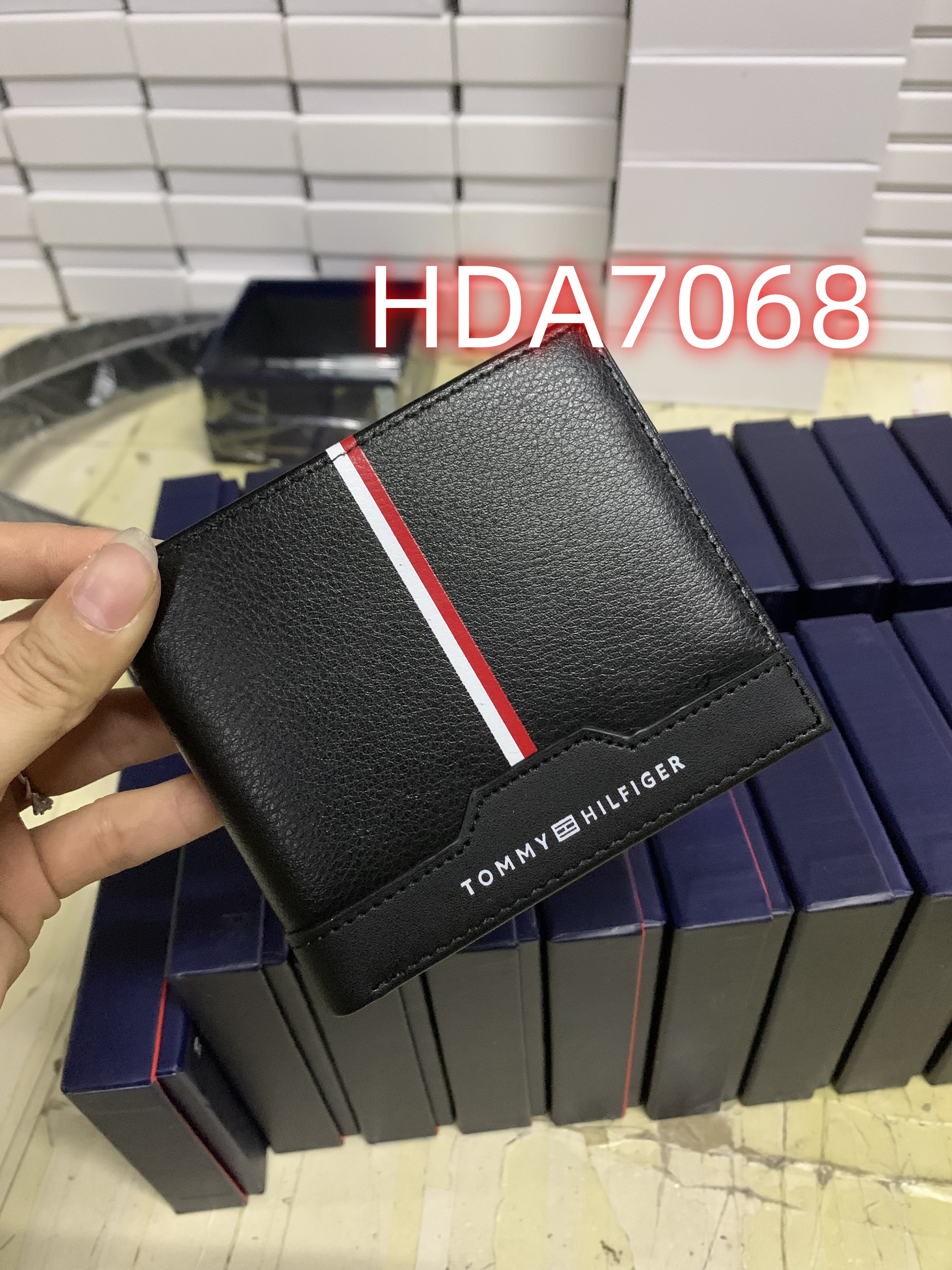 HDA7068 TOMMY wallet gallery