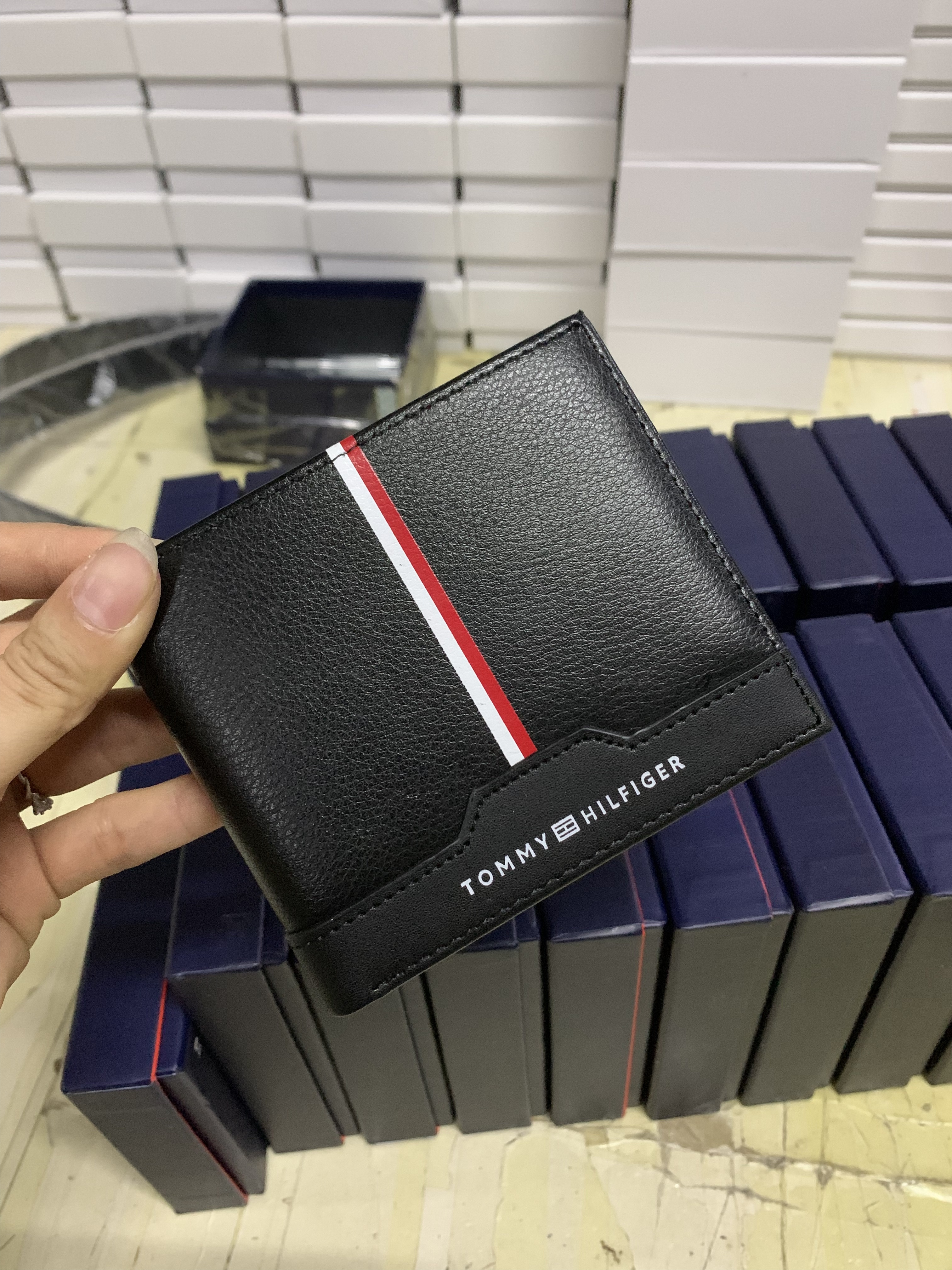 HDA7068 TOMMY wallet gallery