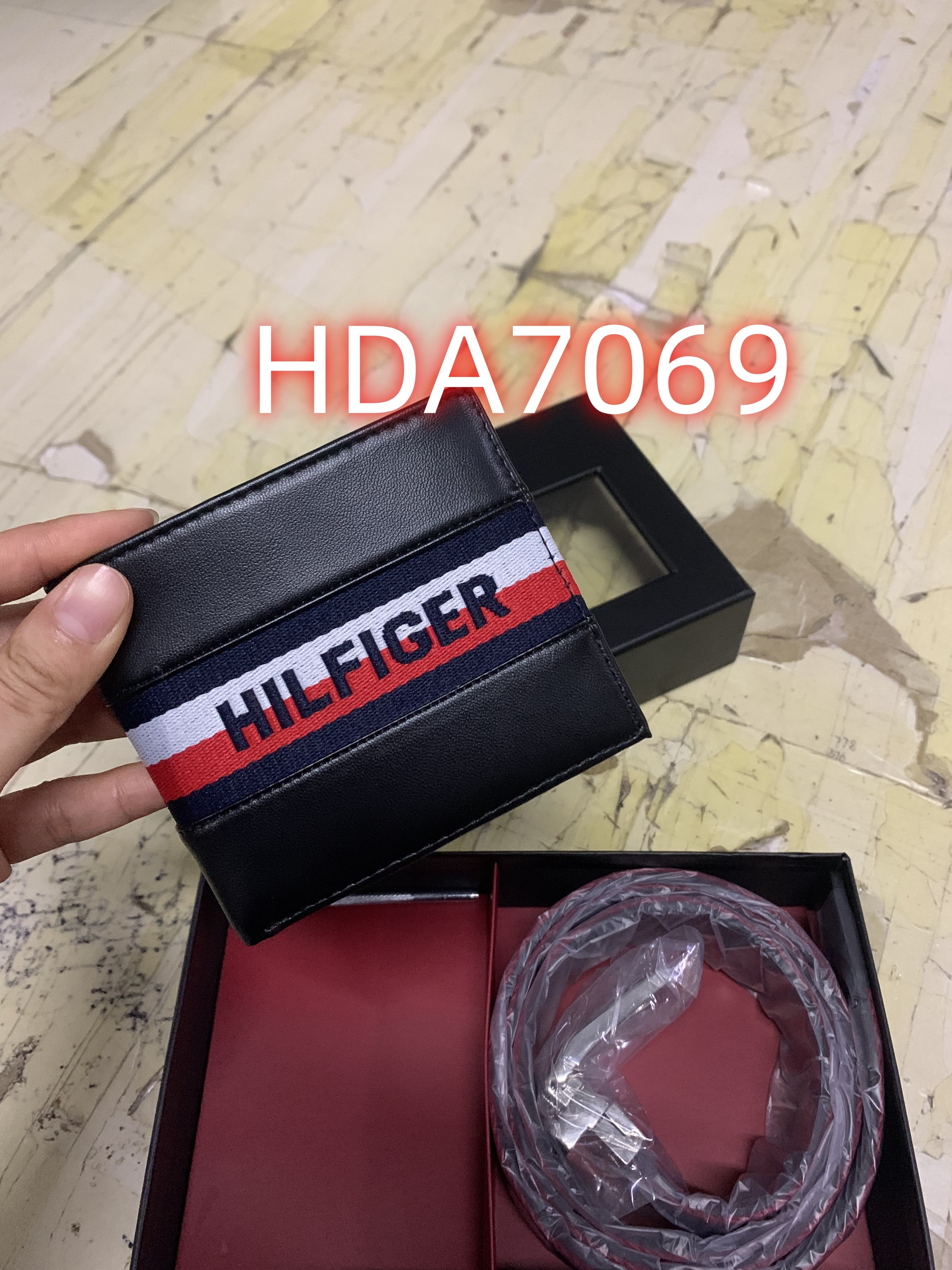 HDA7069 TOMMY wallet gallery