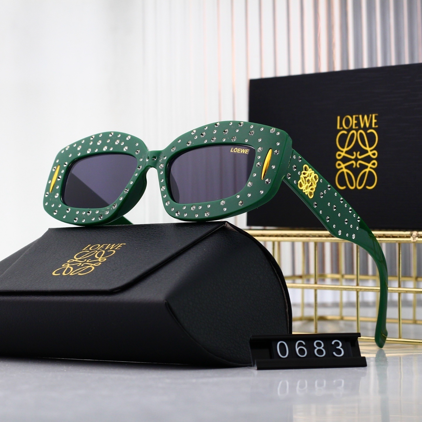 HDA7118 LOEWE glasses gallery