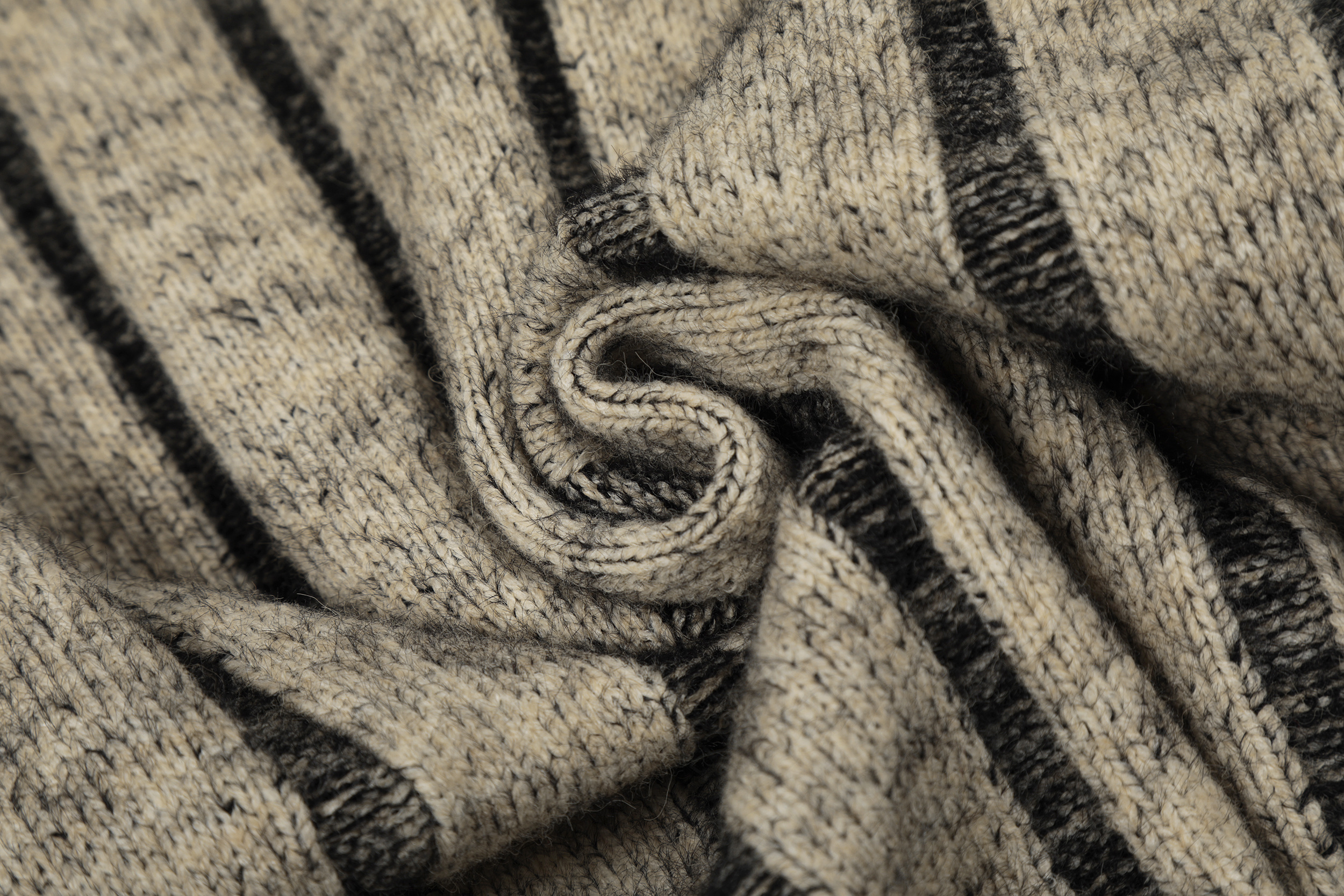 HDA7484 POLO sweater gallery