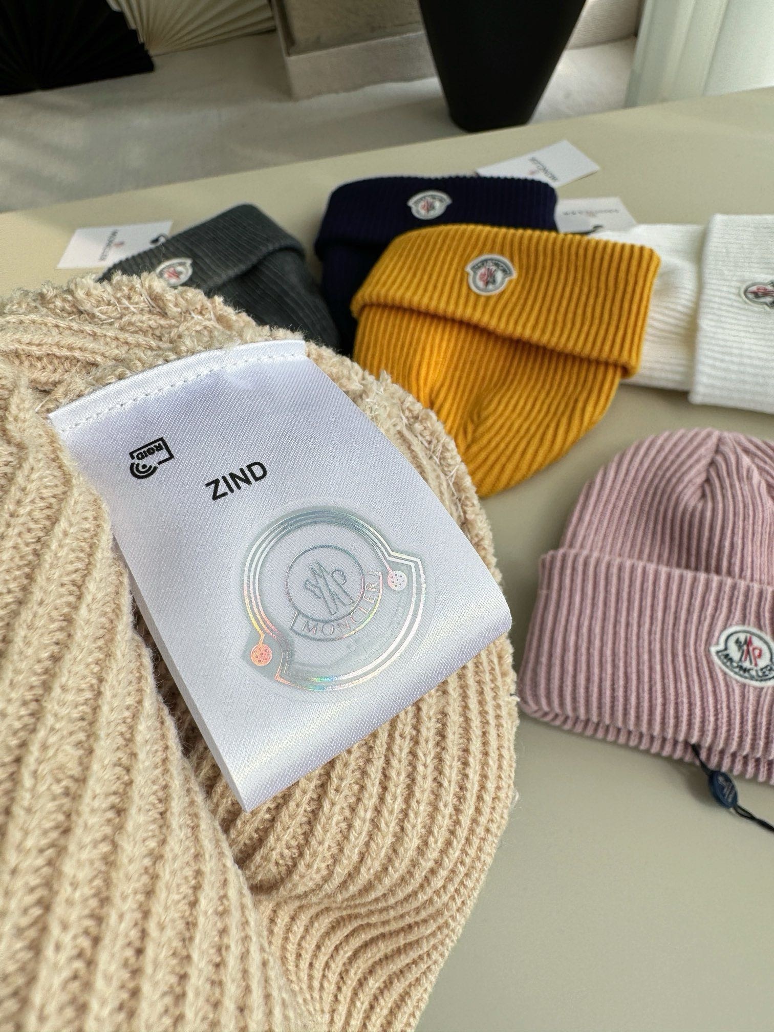 HDA7496 MONCLER hat gallery