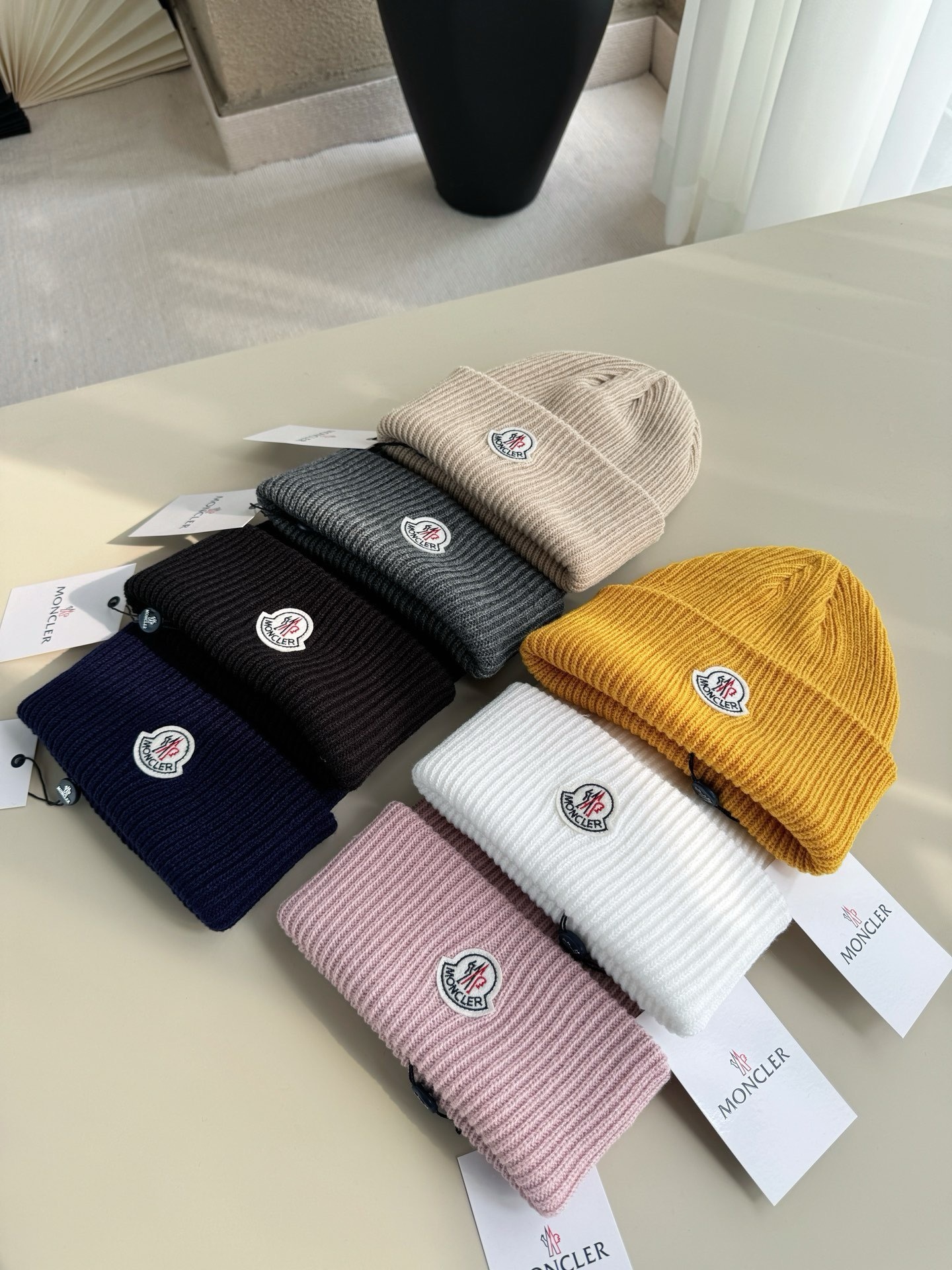 HDA7496 MONCLER hat gallery