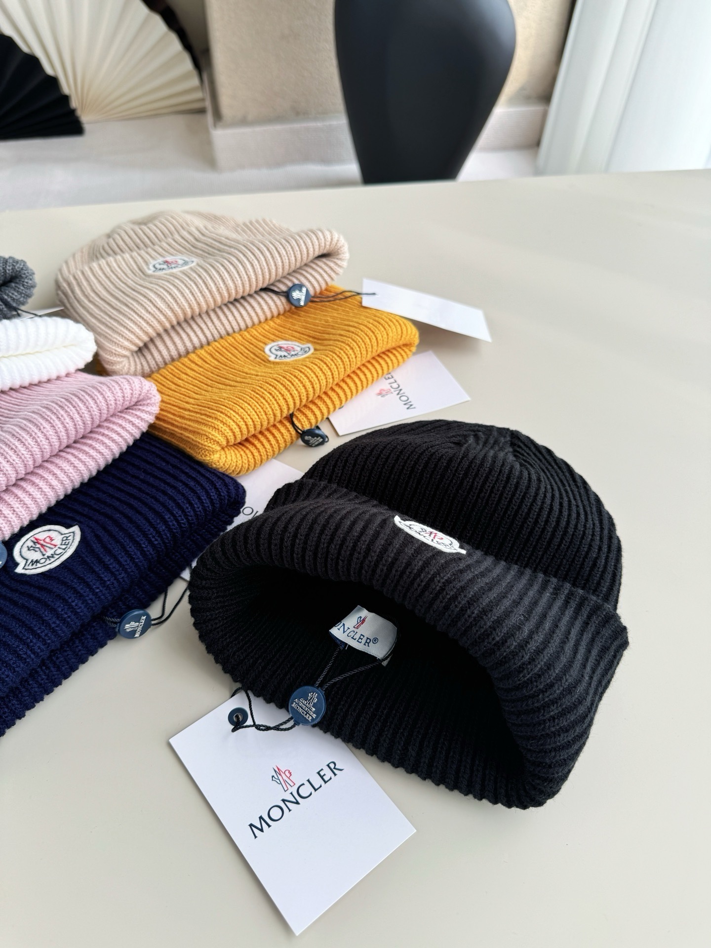 HDA7496 MONCLER hat gallery