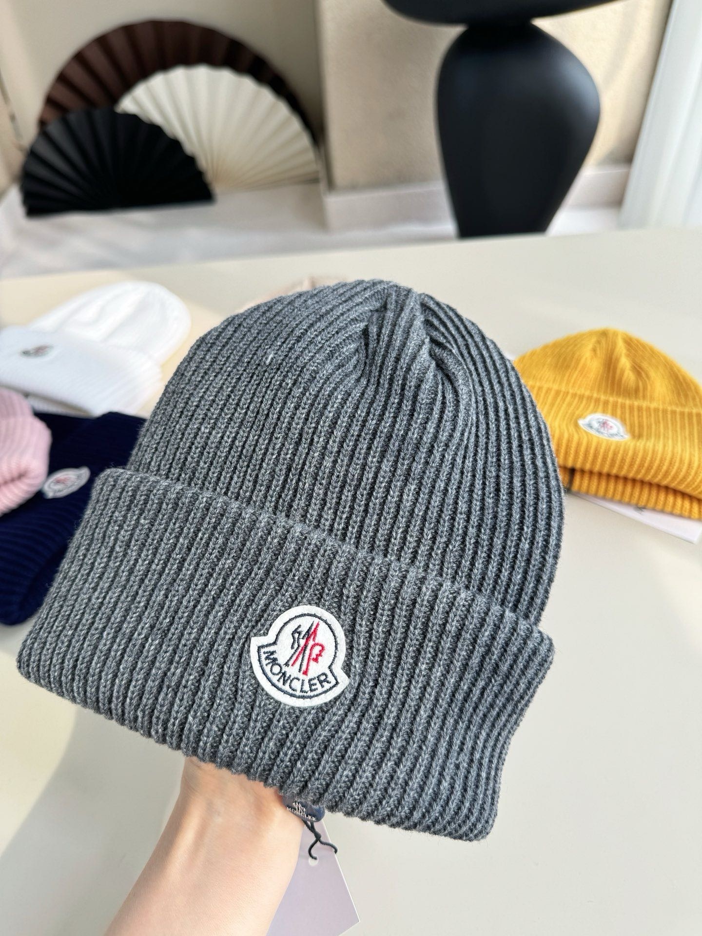 HDA7496 MONCLER hat gallery
