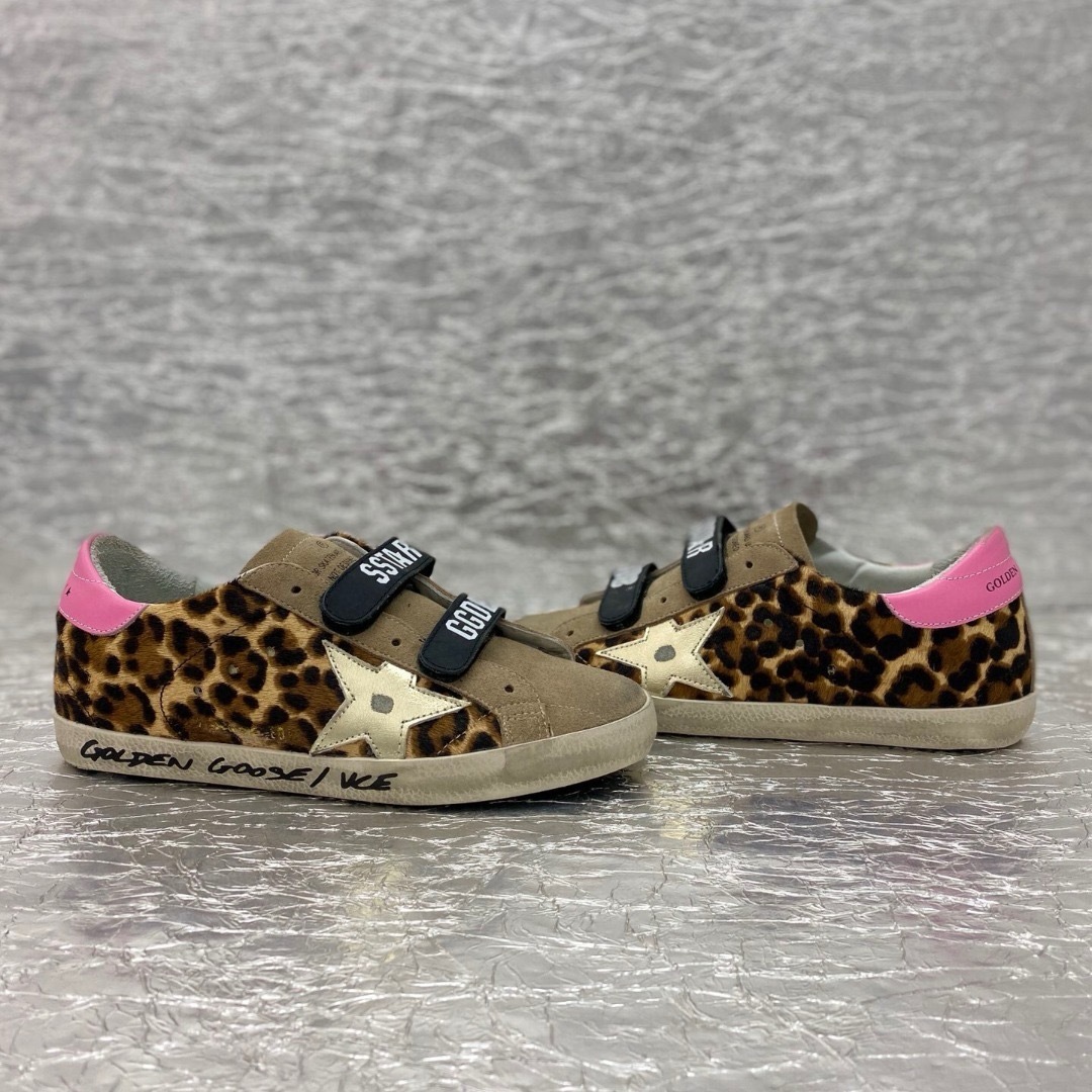 HDA7542 GGDB shoes gallery