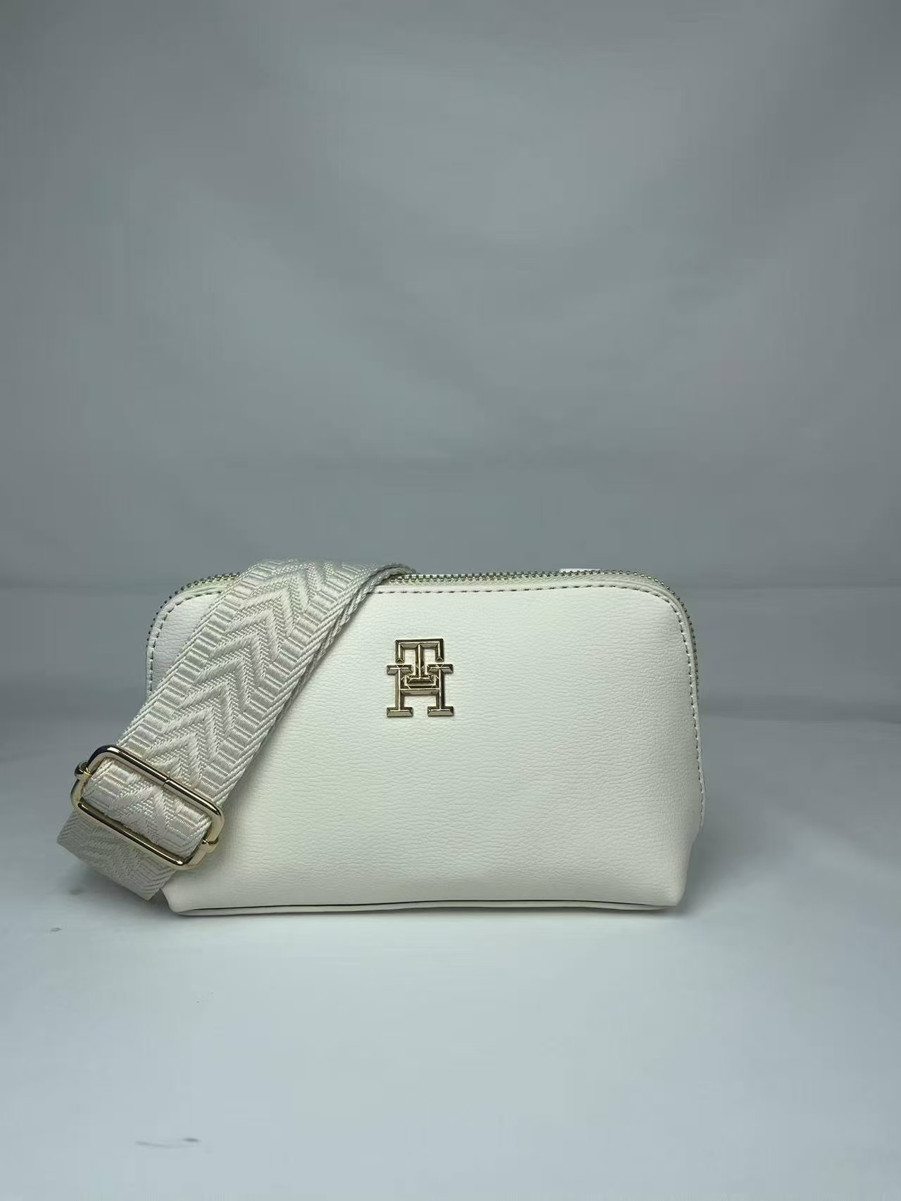 HDA8100 TOMMY handbag gallery