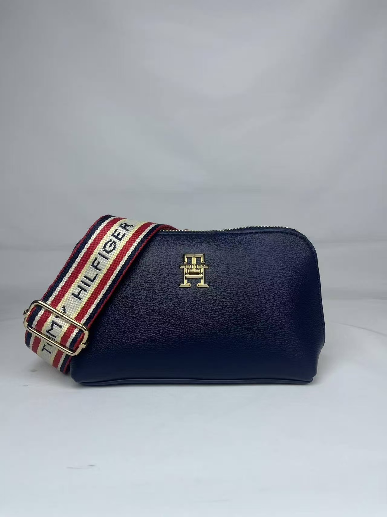 HDA8100 TOMMY handbag gallery
