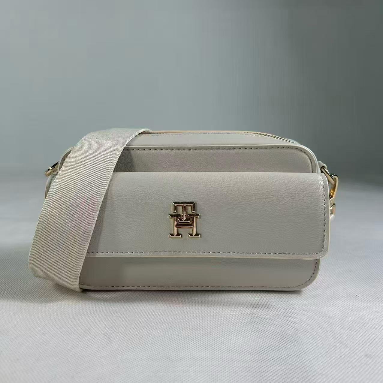 HDA8487 TOMMY handbag gallery