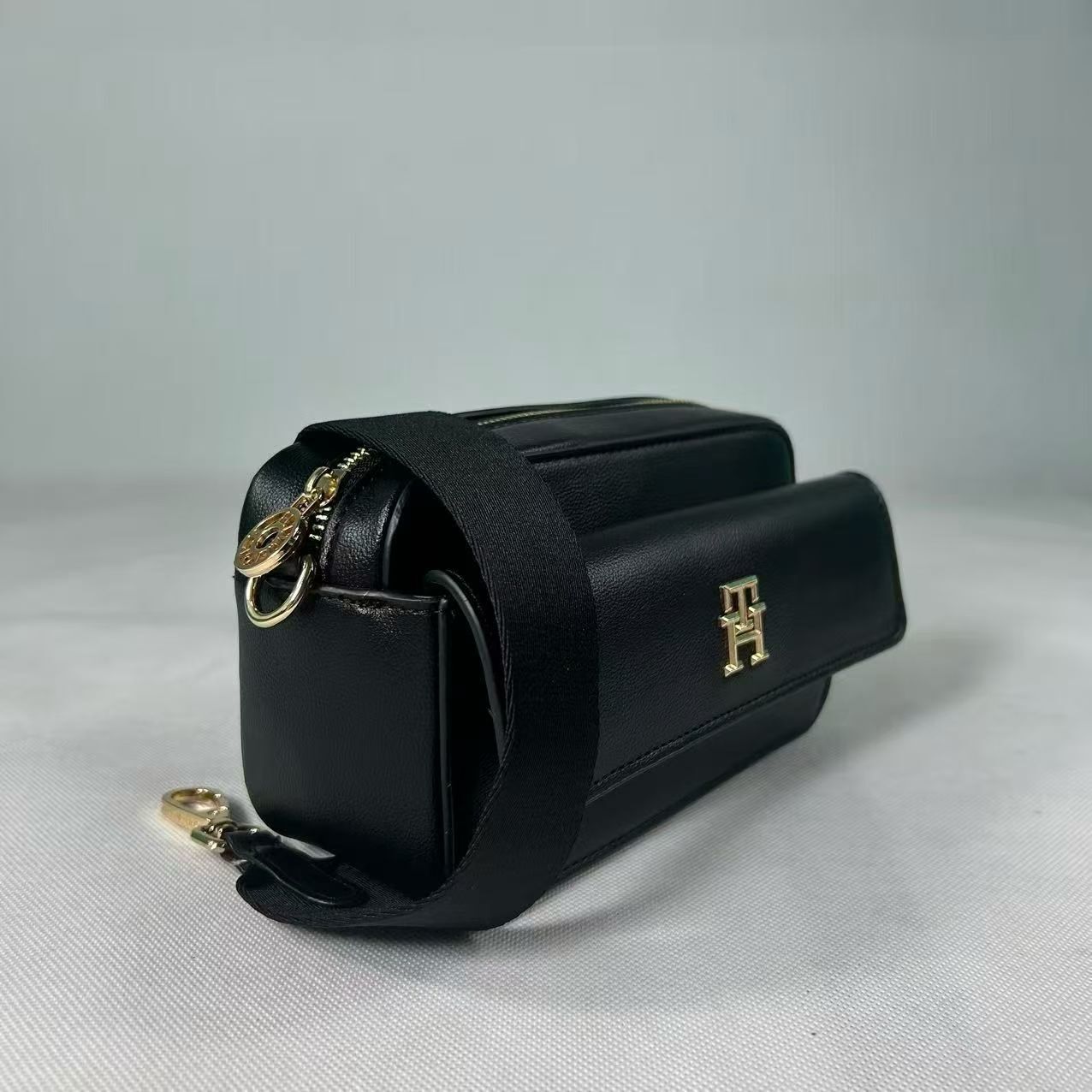 HDA8487 TOMMY handbag gallery