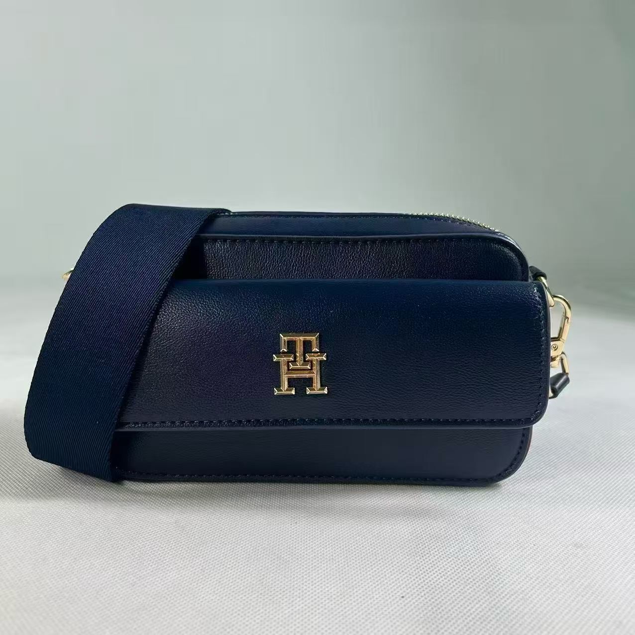 HDA8487 TOMMY handbag gallery