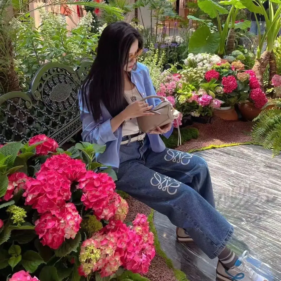 9010-54$-LOEWE gallery