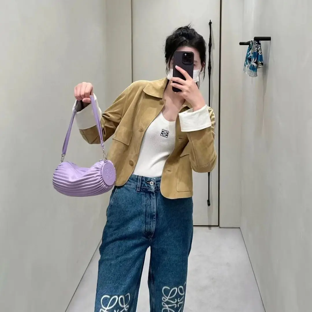 9010-54$-LOEWE gallery