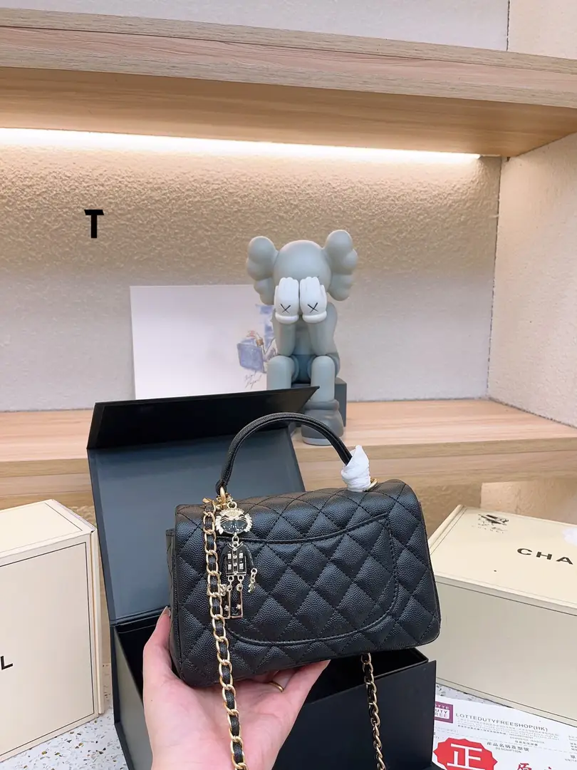 9132-60$-CHANEL gallery