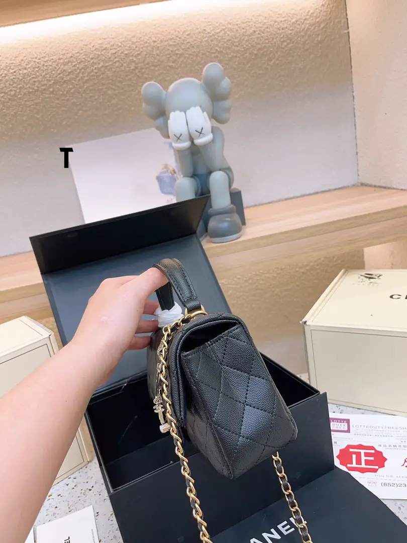 9132-60$-CHANEL gallery