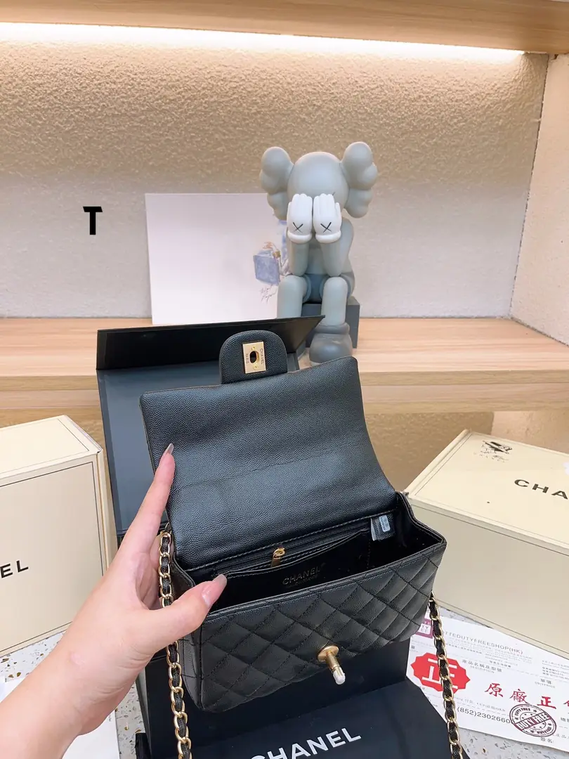9132-60$-CHANEL gallery