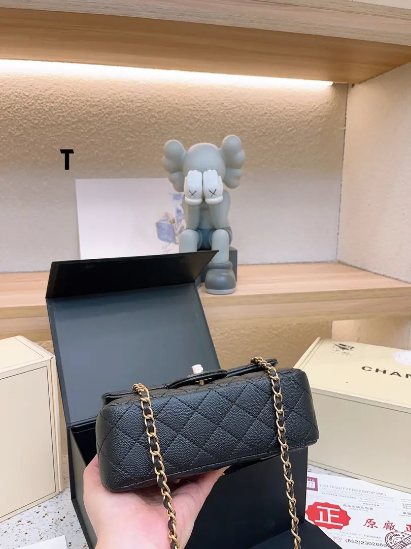 9132-60$-CHANEL gallery