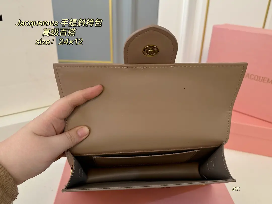 9146-57$-JACQUEMUS gallery