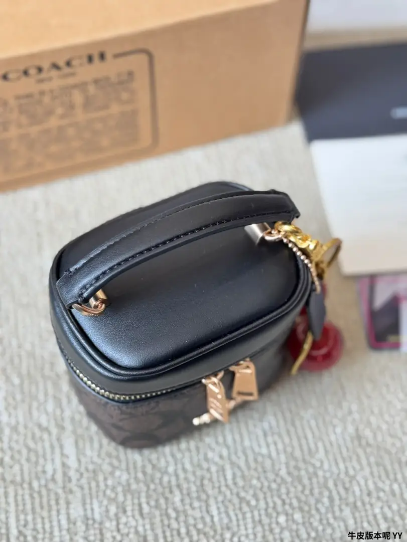 9175-62$-COACH gallery