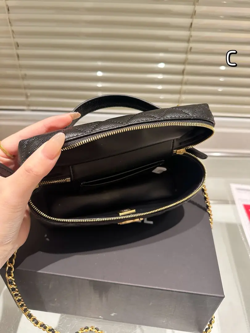 9360-59.99$-CHANEL-Golden logo gallery