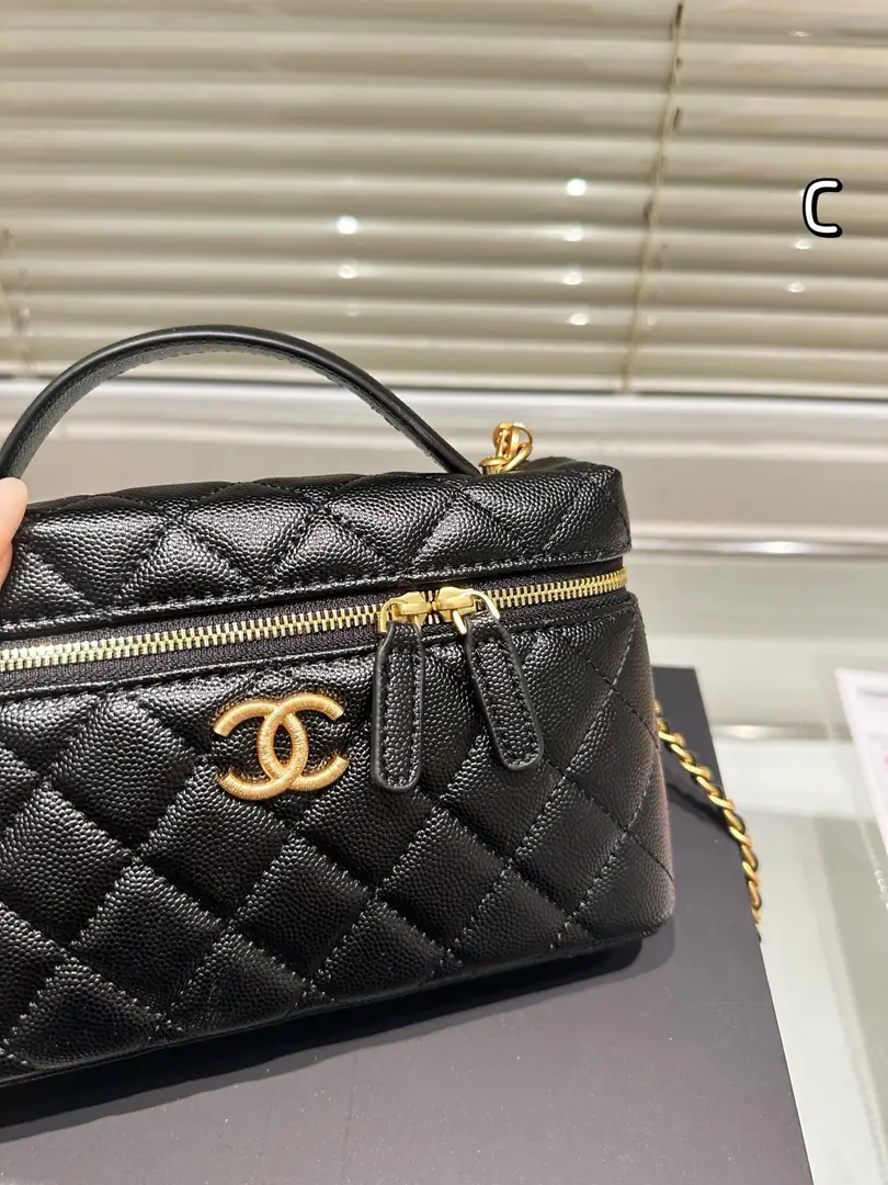 9360-59.99$-CHANEL-Golden logo gallery