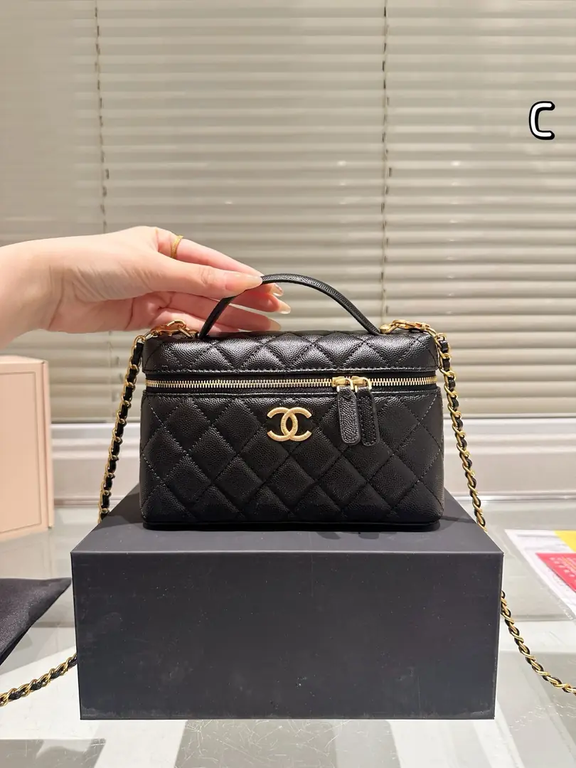 9360-59.99$-CHANEL-Golden logo gallery
