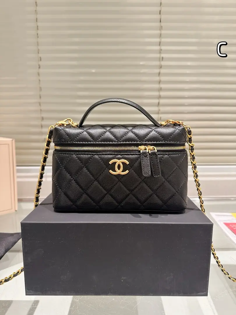 9360-59.99$-CHANEL-Golden logo gallery