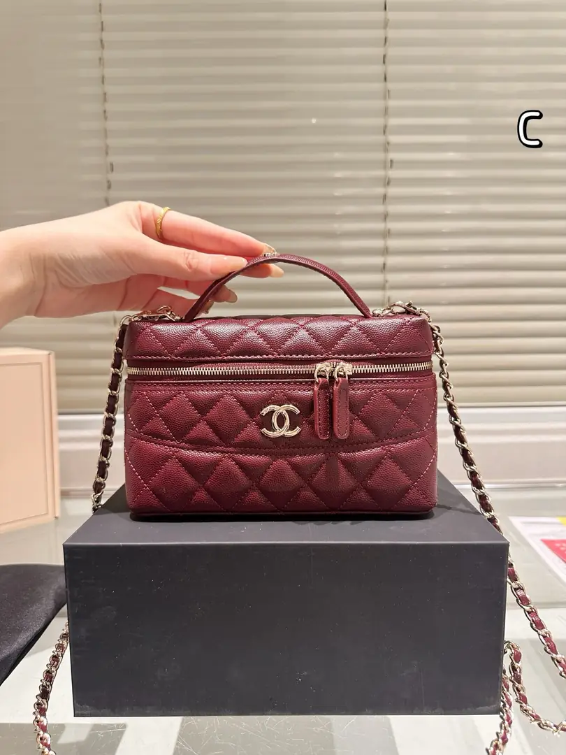 9361-59.99$-chanel-Silver logo gallery