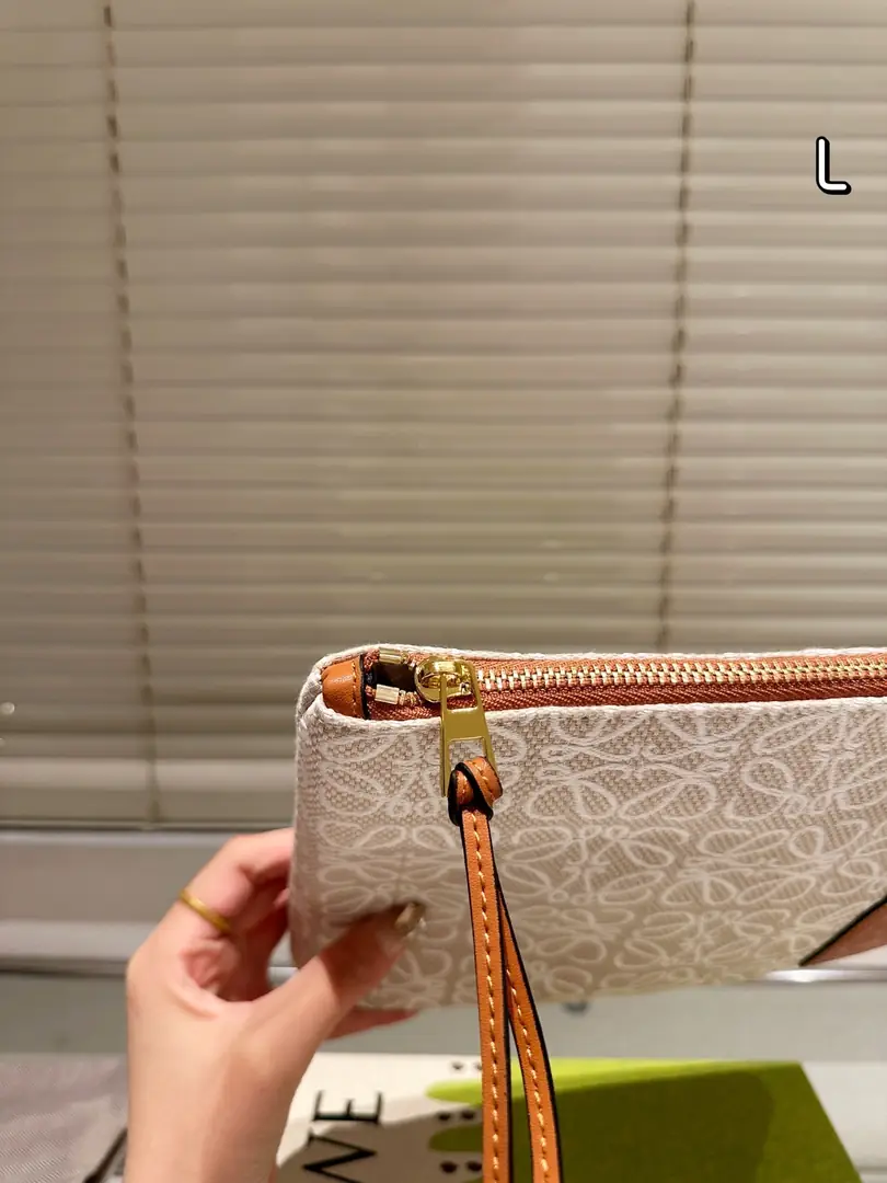 9452-55$-loewe gallery