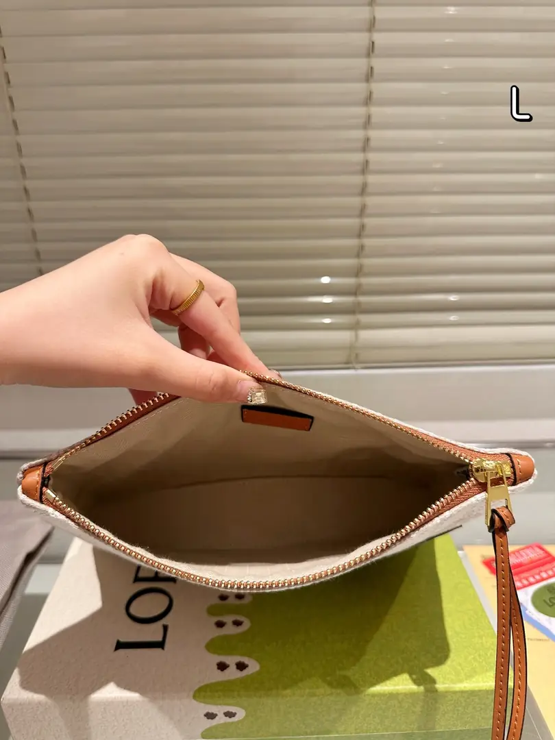 9452-55$-loewe gallery