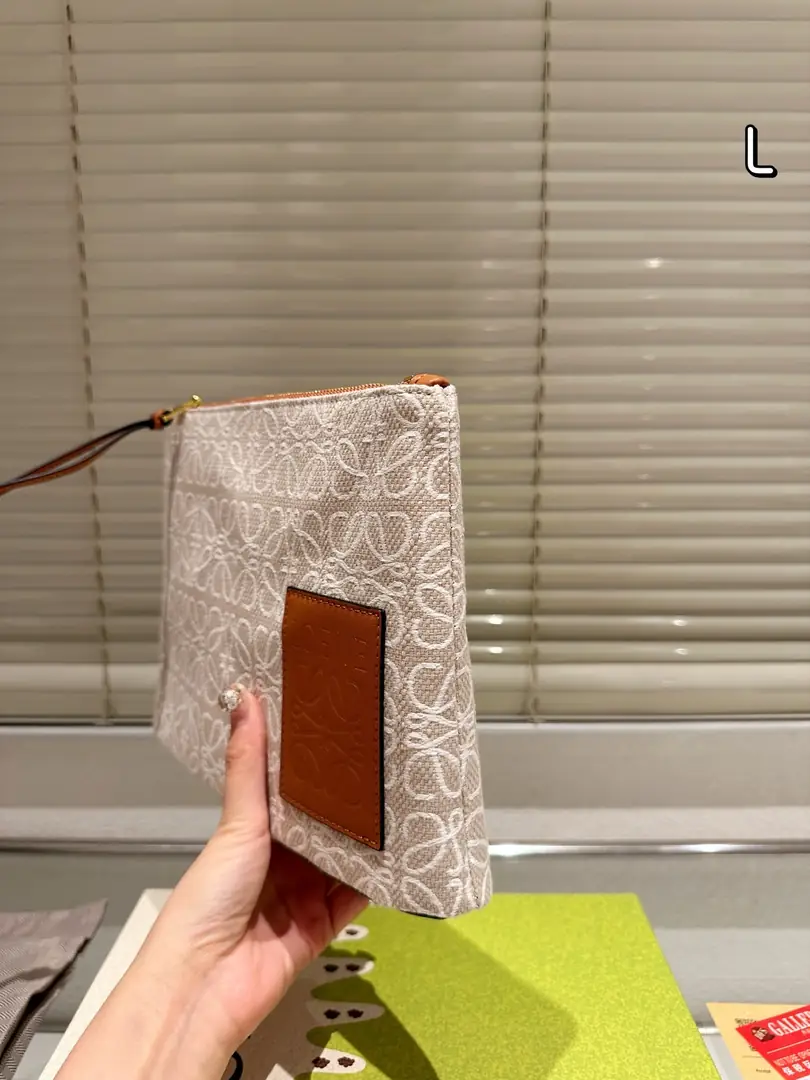 9452-55$-loewe gallery