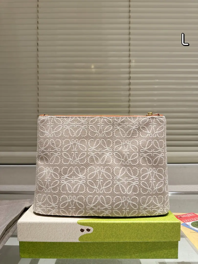 9452-55$-loewe gallery