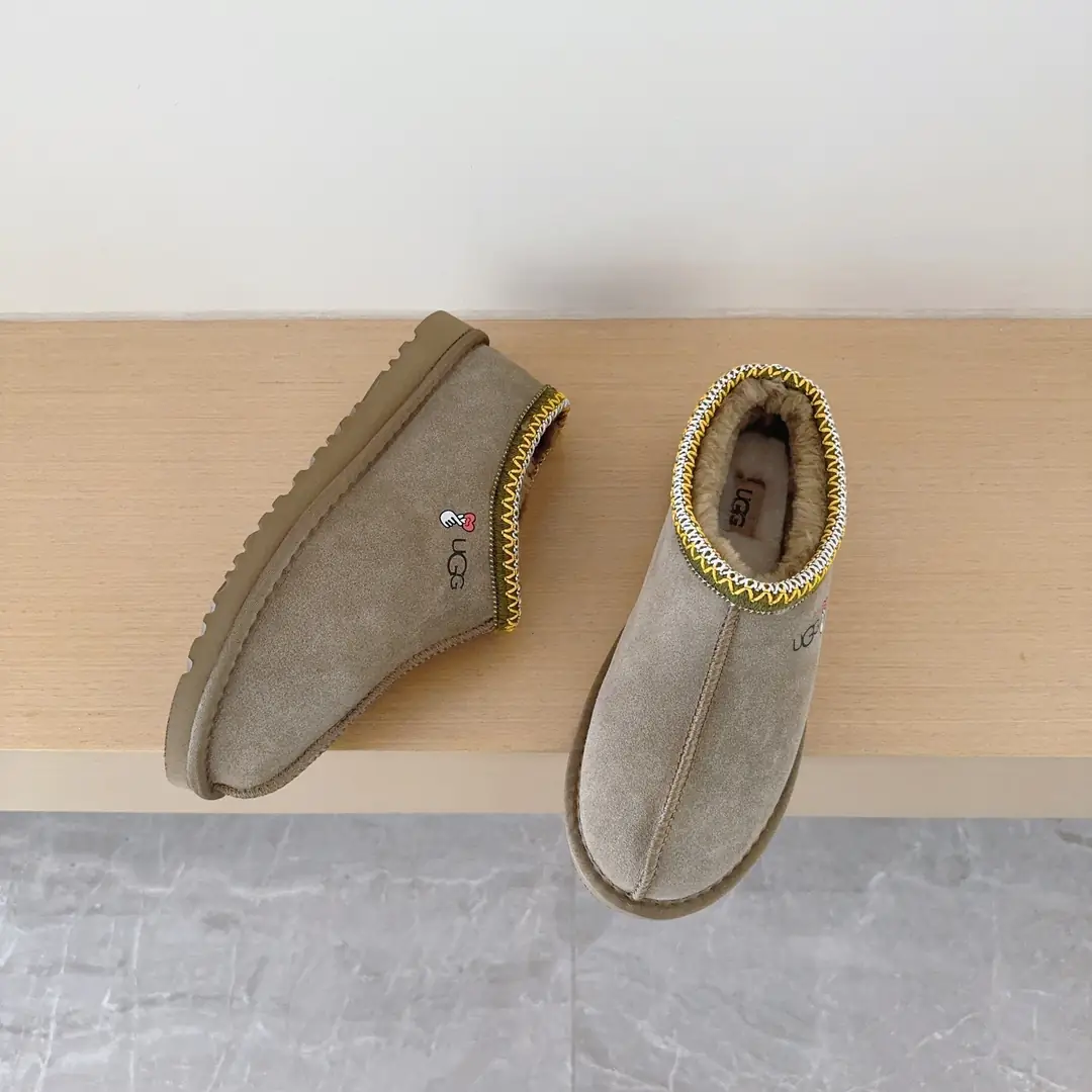 9475-52$-UGG gallery