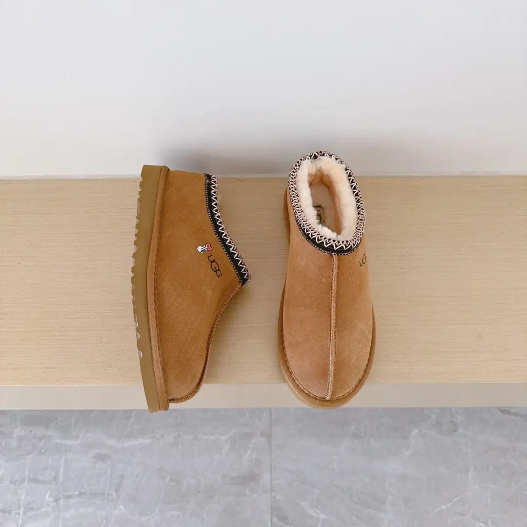 9475-52$-UGG gallery