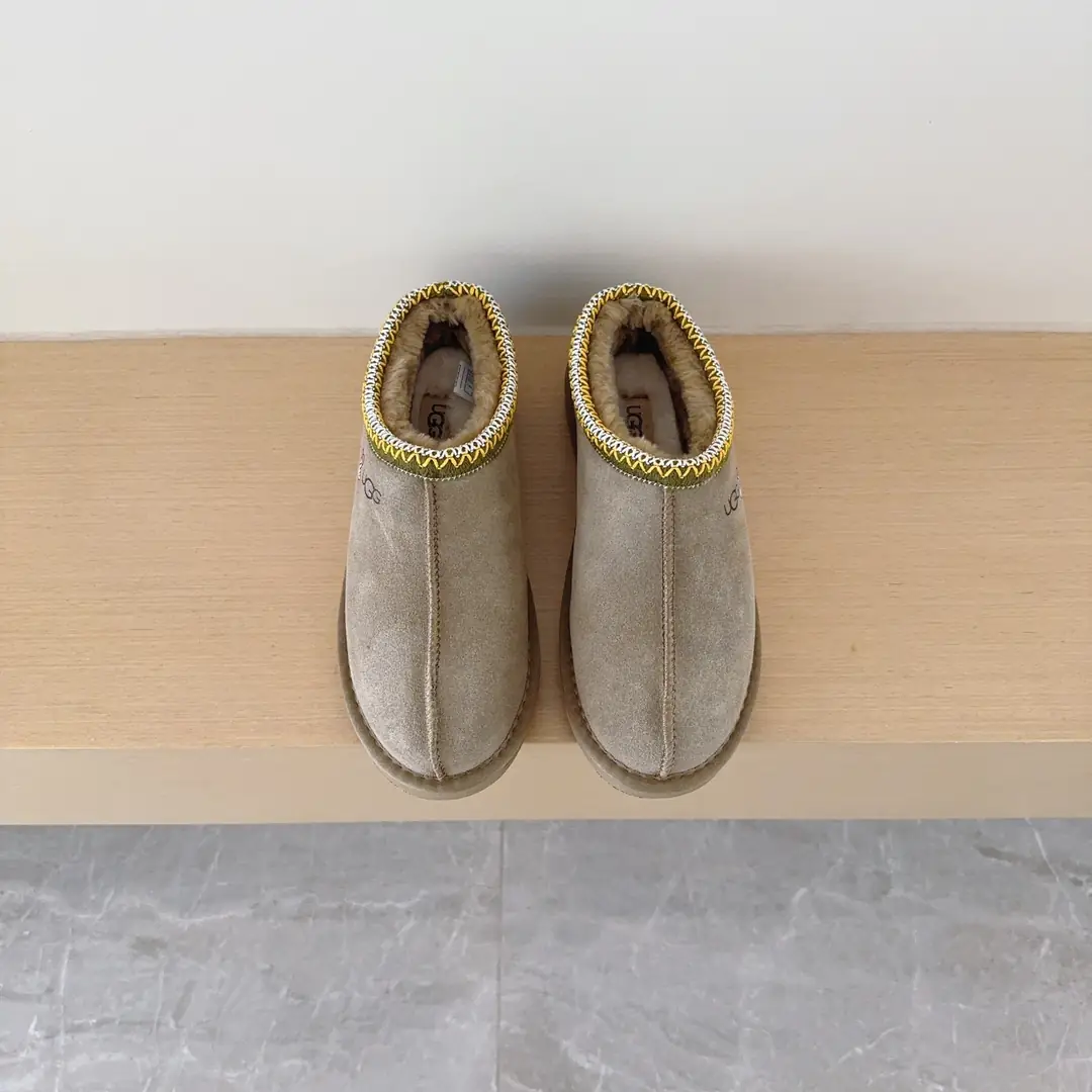 9475-52$-UGG gallery