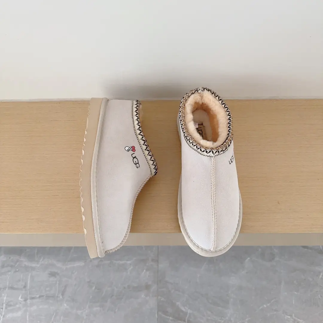 9475-52$-UGG gallery