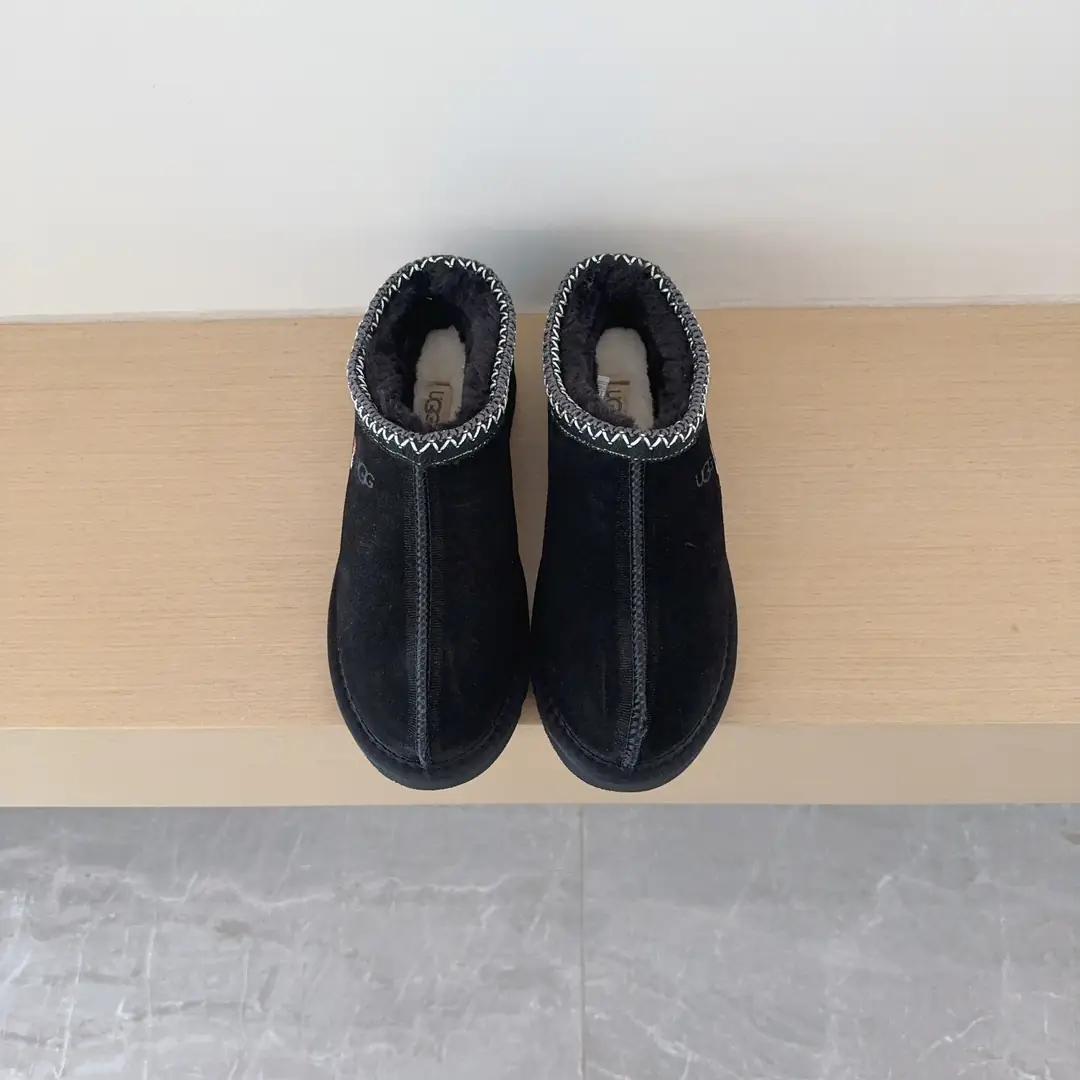 9475-52$-UGG gallery