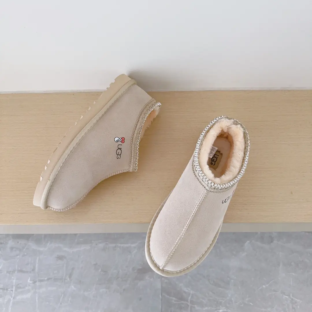 9475-52$-UGG gallery