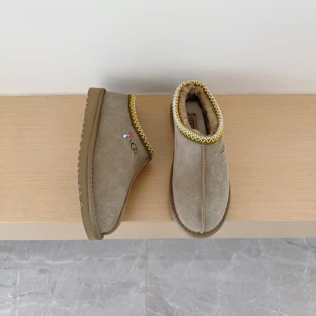 9475-52$-UGG gallery