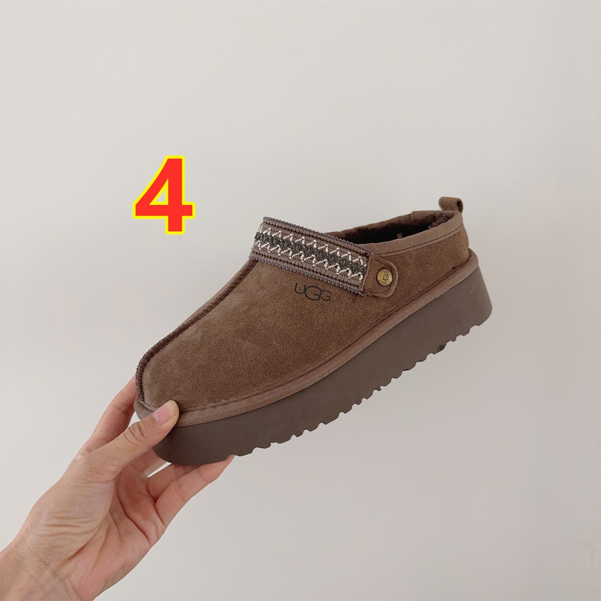 9479-52$-UGG gallery